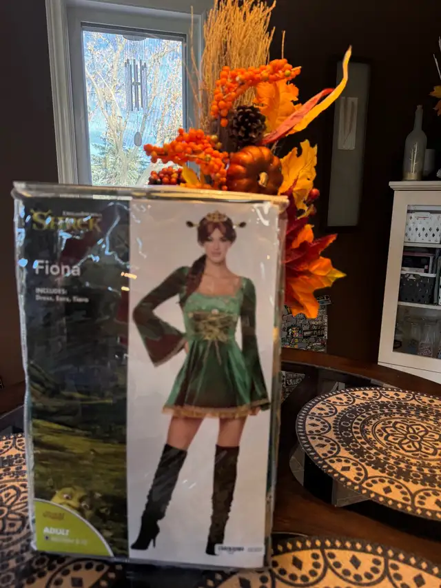 Shrek Princess Fiona Costume - Adult Medium . Worn Once