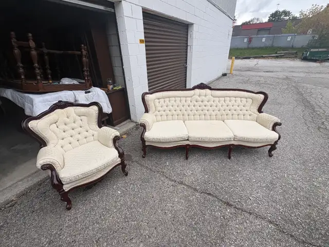 Free delivery used Vintage Style Tufted Sofa and Armchair Set