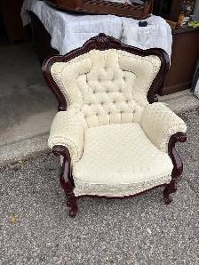 Free delivery used Vintage Style Tufted Sofa and Armchair Set - Photo 9