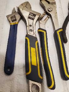 assorted tools - Photo 2