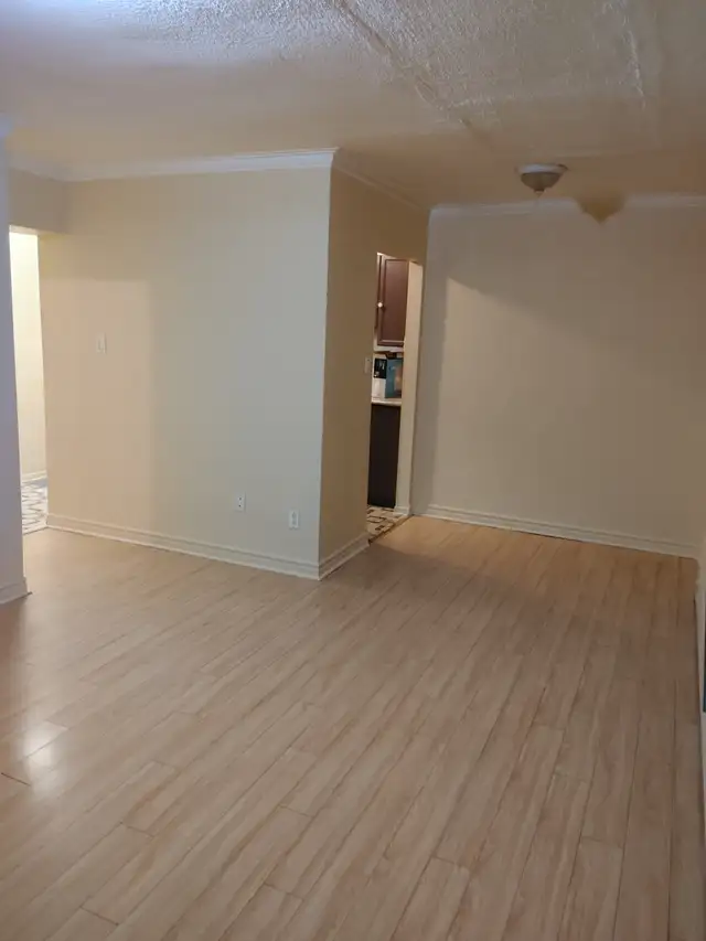Large 1 bedroom apartment - Kennedy and Eglinton