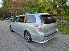 2017 Toyota Sienna SE Sunroof , Leather Heated Seats, Reverse Ca - Photo 7