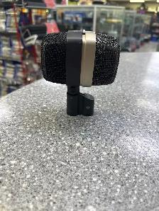 AKG D12 VR Dynamic Kick Drum Microphone - Photo 2