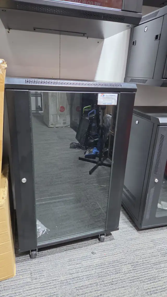 Wall Mount Cabinet 18U x 18″ Depth, 18U 450MM With Wheels