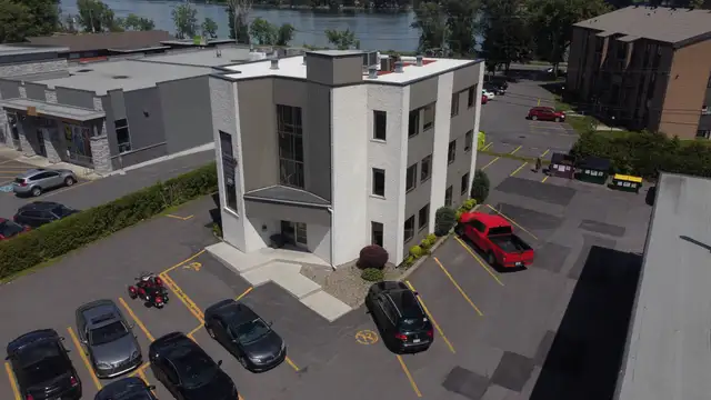 SAINT-JEAN Bureaux à louer 1500p2 au 3e étage