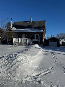 4 Bedroom   Den House with Garage