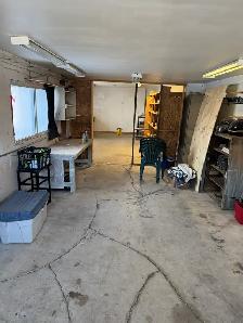 4 Bedroom   Den House with Garage - Photo 20