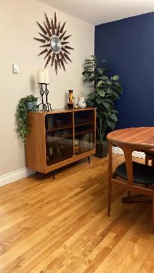 Mid century modern. TEAK TECK. Vitrine, sideboard, vinyl record