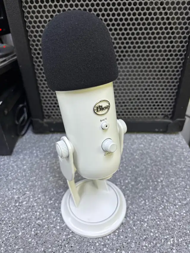 Blue Yeti USB Microphone White