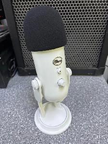 Blue Yeti USB Microphone White
