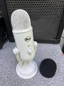 Blue Yeti USB Microphone White - Photo 2