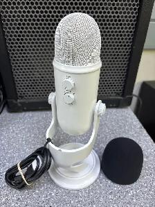 Blue Yeti USB Microphone White - Photo 3