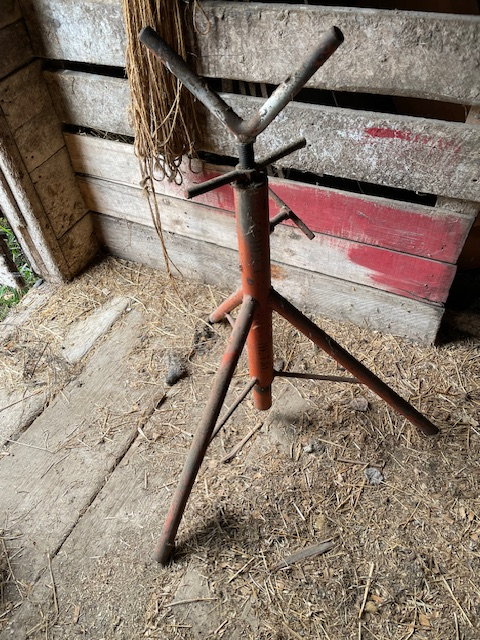 Rigid pipe stands.