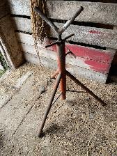 Rigid pipe stands.