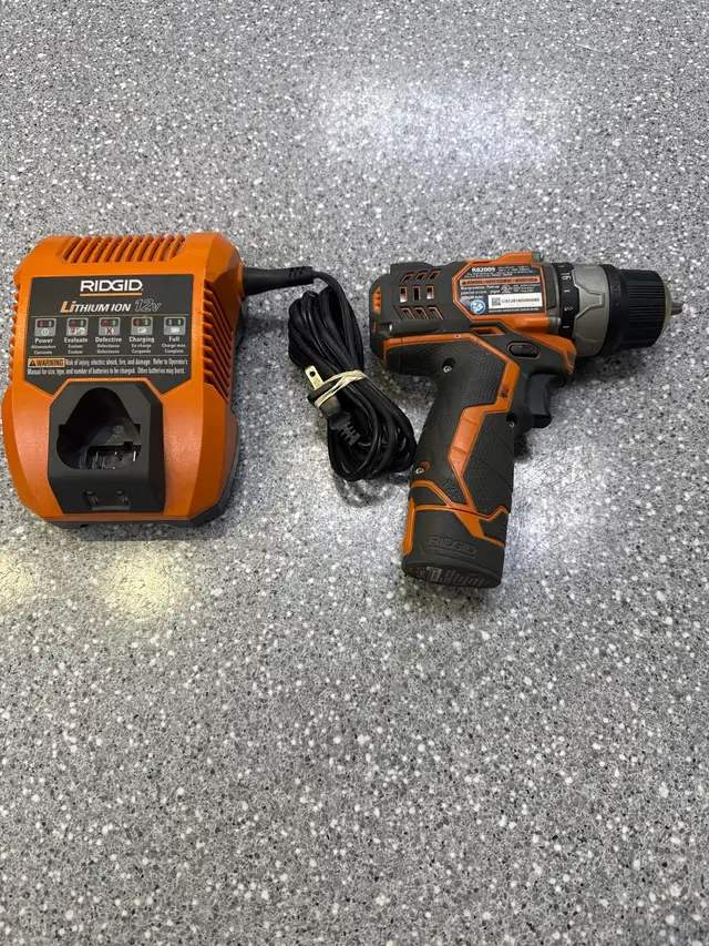Ridgid R82009 3/8" Drill Kit with 1 Battery and Charger