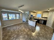 Lake Summerside 3 Bed   Den House – Huge Yard, Double Garage - Photo 2