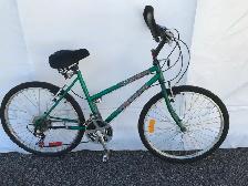 Vélo 18 vitesses femme grandeur 26 po