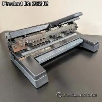 Swingline 2-3 Hole Heavy-Duty Paper Punch, 40 Sheet Capacity - Photo 2