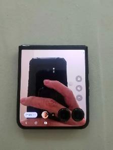 Motorola Razr  2024 256GB smartphone selling as is - Photo 4