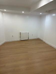 Renovated Large 2 Bedroom   Den Apartment - Photo 2