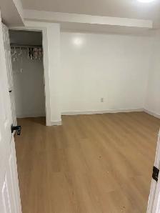 Renovated Large 2 Bedroom   Den Apartment - Photo 5