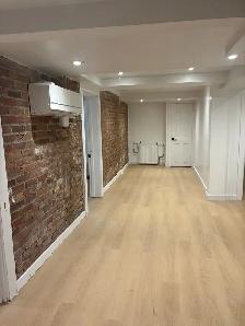 Renovated Large 2 Bedroom   Den Apartment - Photo 6
