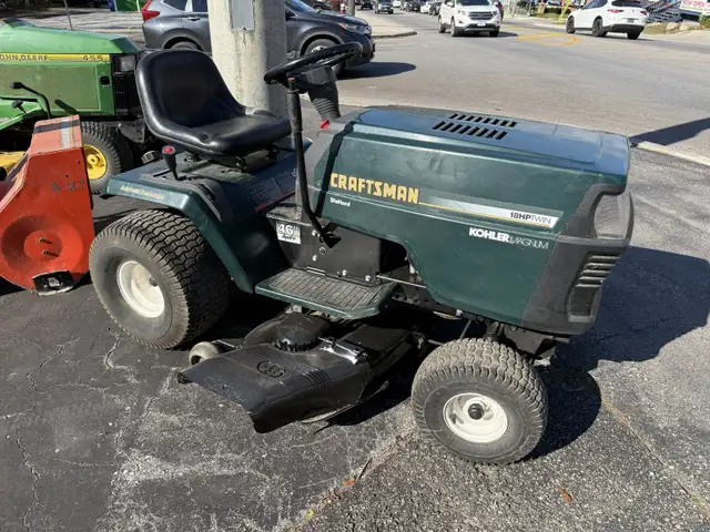 CRAFTSMAN RIDING LAWN MOWER