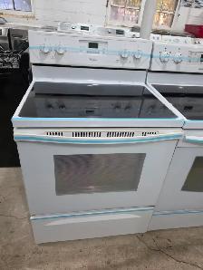 Whirlpool 30' White Electric Ceramic Glass Top Stove Oven Range