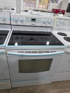 Samsung 30' White Electric Glass Ceramic Top Stove Oven Range