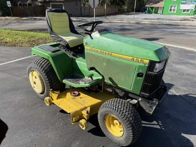 JOHN DEERE 445 RIDING LAWN MOWER