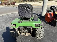 JOHN DEERE 445 RIDING LAWN MOWER - Photo 3