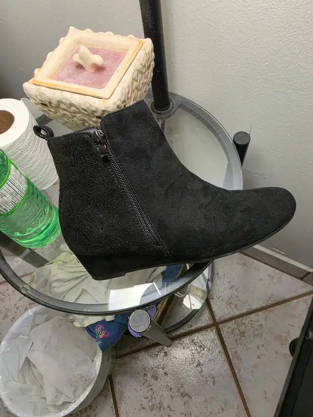 Boots  size 8  new