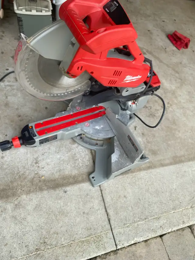 Wilwaukee 12 inch Compound Mitre Saw and Brand new Stand