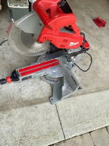 Wilwaukee 12 inch Compound Mitre Saw and Brand new Stand