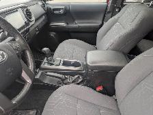 2017 Toyota Tacoma TRD SPORT 4X4 - Photo 13