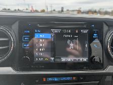 2017 Toyota Tacoma TRD SPORT 4X4 - Photo 19