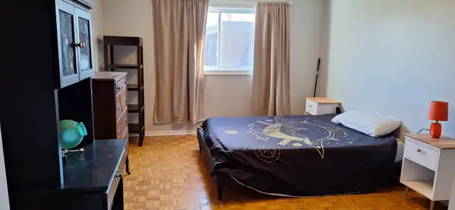 FULLY FURNISHED LARGE ROOM