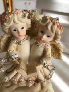 3 anges, bibelot musical, dans boîte, porcelaine détaillée! 15$ - Photo 3