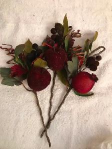 Guirlandes originales 2 de 54po  arrangement floral velours 15$ - Photo 2