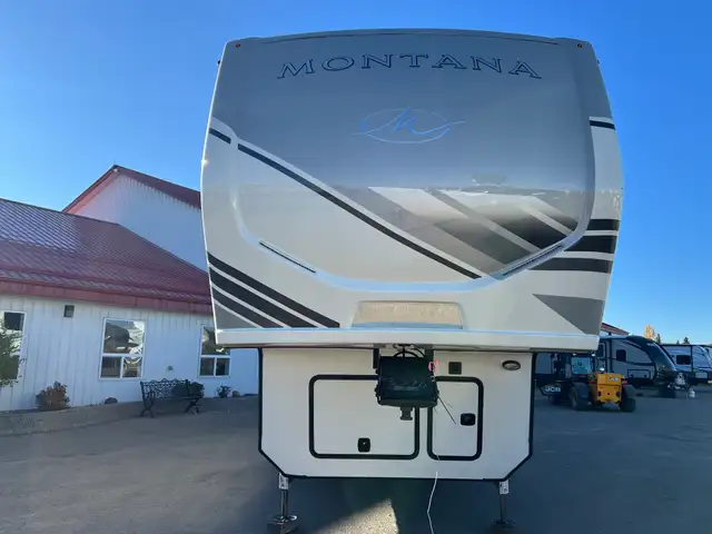 2022 Keystone Montana 3121RL, REAR LIVING SPACIOUS.