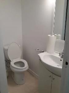 Room for rent..$500..Main and Danforth.. Boys only - Photo 3