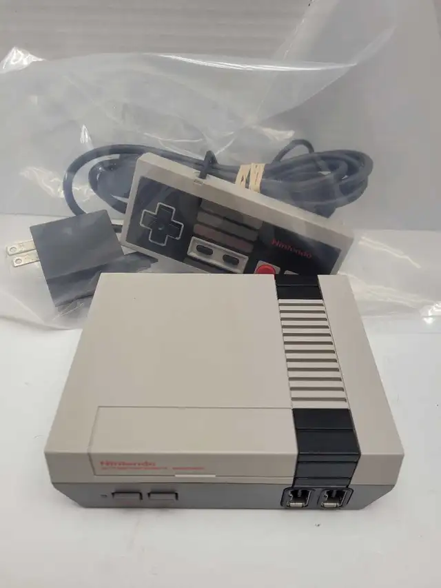 Nintendo NES Classic Mini w/1 controller
