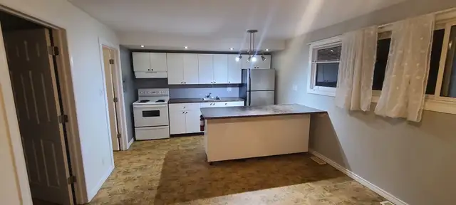 Cozy 1 Bedroom Main Floor | Private Entrance & Patio