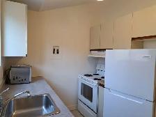 Charming 1 Bedroom   Den | Main Floor & Parking