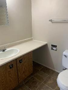 SMALL PETS OK! 1 bed apartment centrally located by RD Hospital! - Photo 7