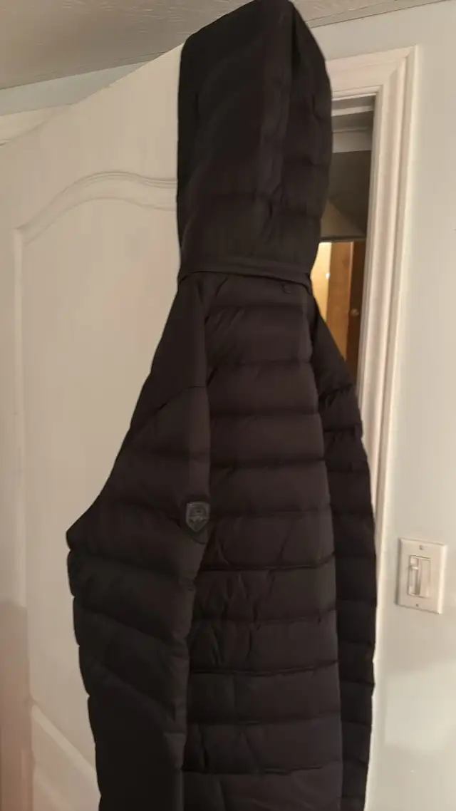 Manteau Médium neuf pour homme automne à 210$ négociable