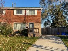 3 Bedroom Semi in a Family Oriented Nieghbourhood