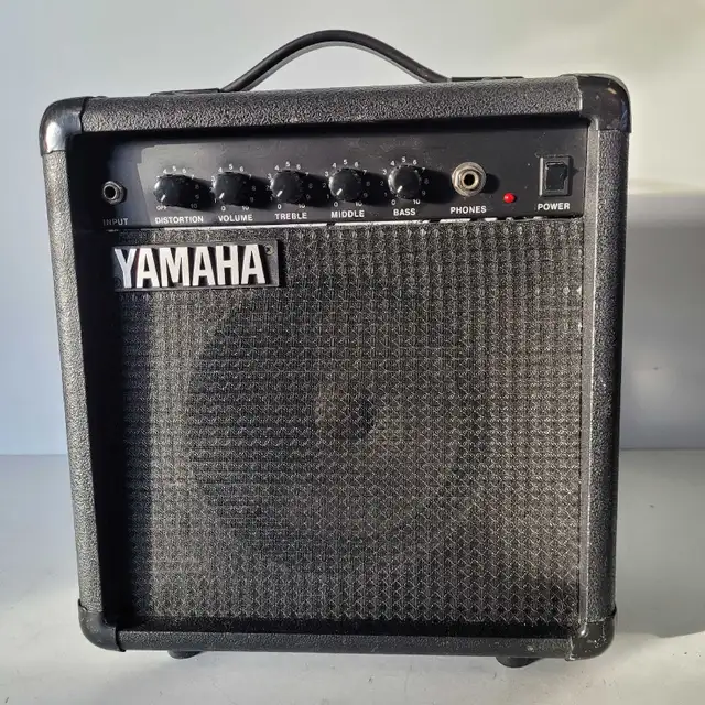 Yamaha HY10G III Guitar Amp (33053304)