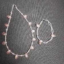 2SETSNEUFS:COLLIER BRACELETS COLLIER BOUCLES D'OREILLES$10.00CHA