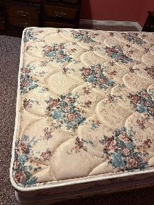Queen Size Bed #1. - Photo 3